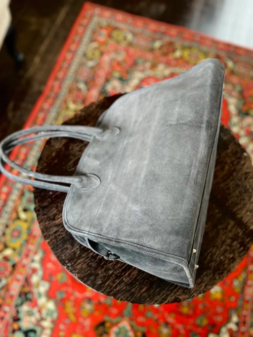 Женская большая сумка из натуральной замши серого цвета