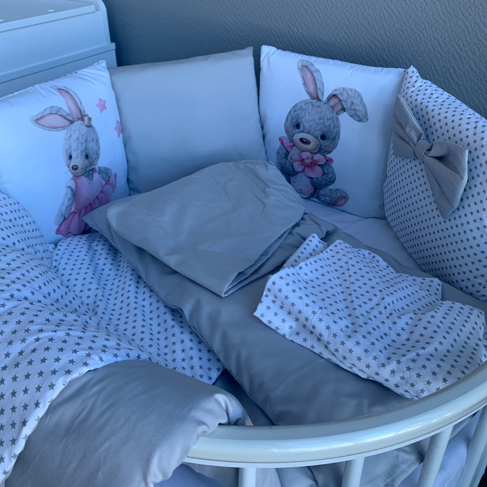 Комплект в кроватку 18 предметов "Зайка в платье" серый, сатин