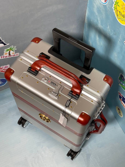 Дорожный чемодан Gucci