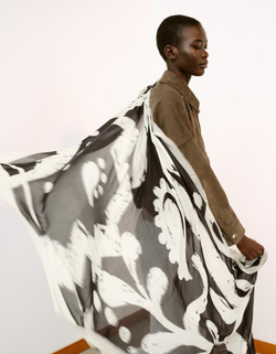 ZARA ШАРФ ИЗ МОДАЛА С ЦВЕТОЧНЫМ ПРИНТОМ, ЧЕРНЫЙ