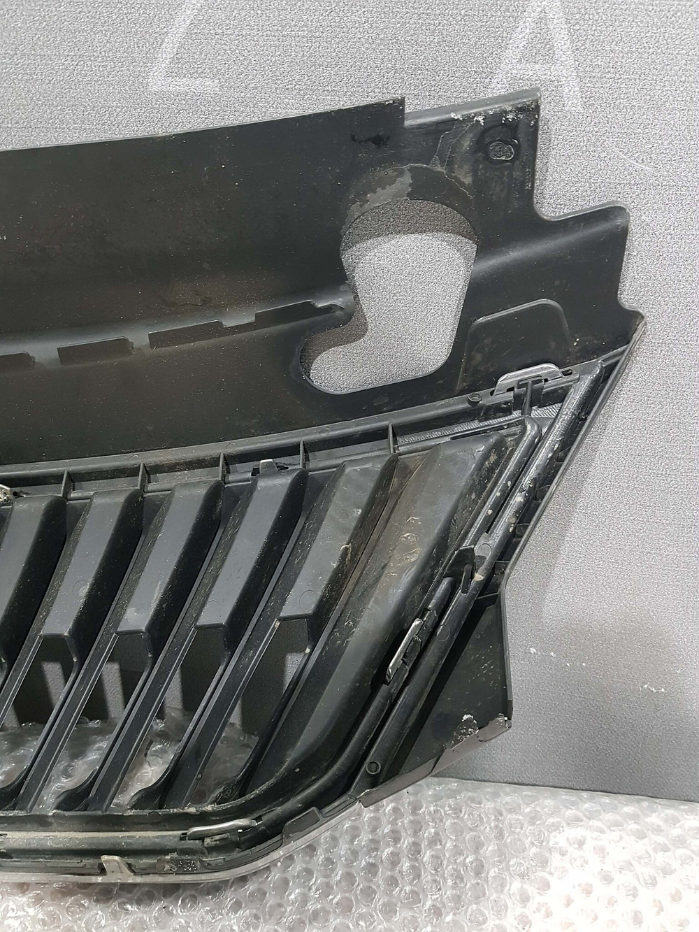 Решетка радиатора Skoda Rapid 1 12-20 Б/У Оригинал 5ja853668