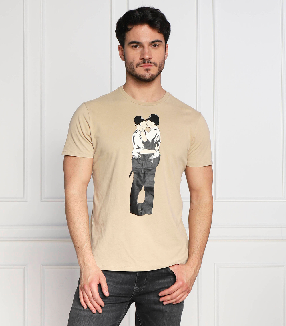 футболка police love GUESS - песочный(M3RI77 KBDL0)