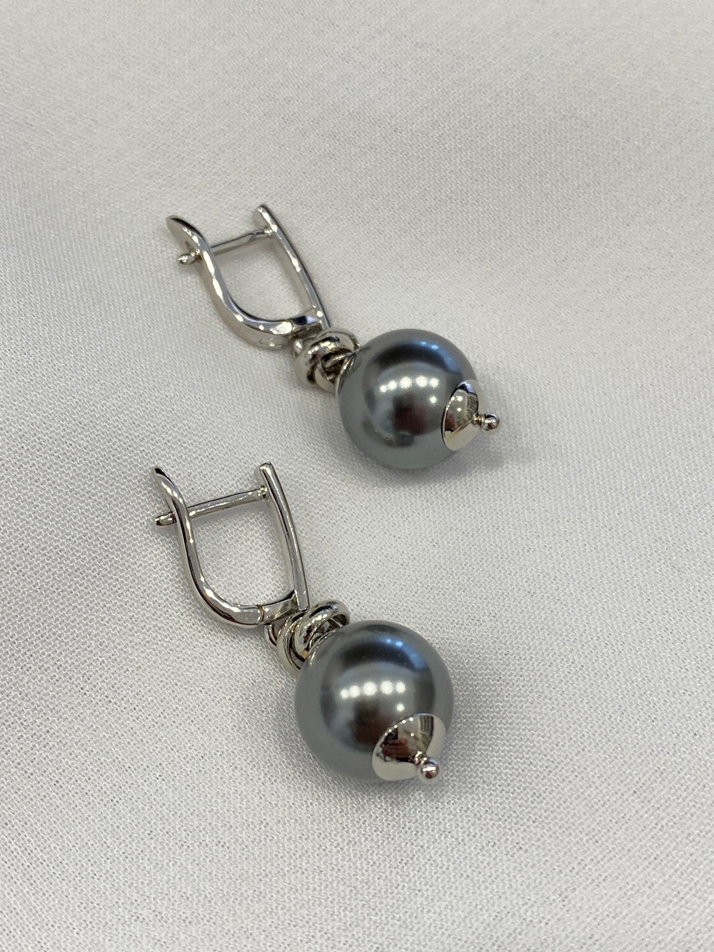 Серьги Ренессанс круглый серый жемчуг 1,2 см, оттенок золото