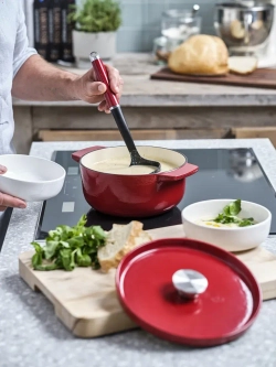 KitchenAid Чугунная кастрюля 22 см 3,3 л красная