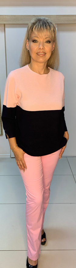 Джемпер комбинированной расцветки с розовым верхом