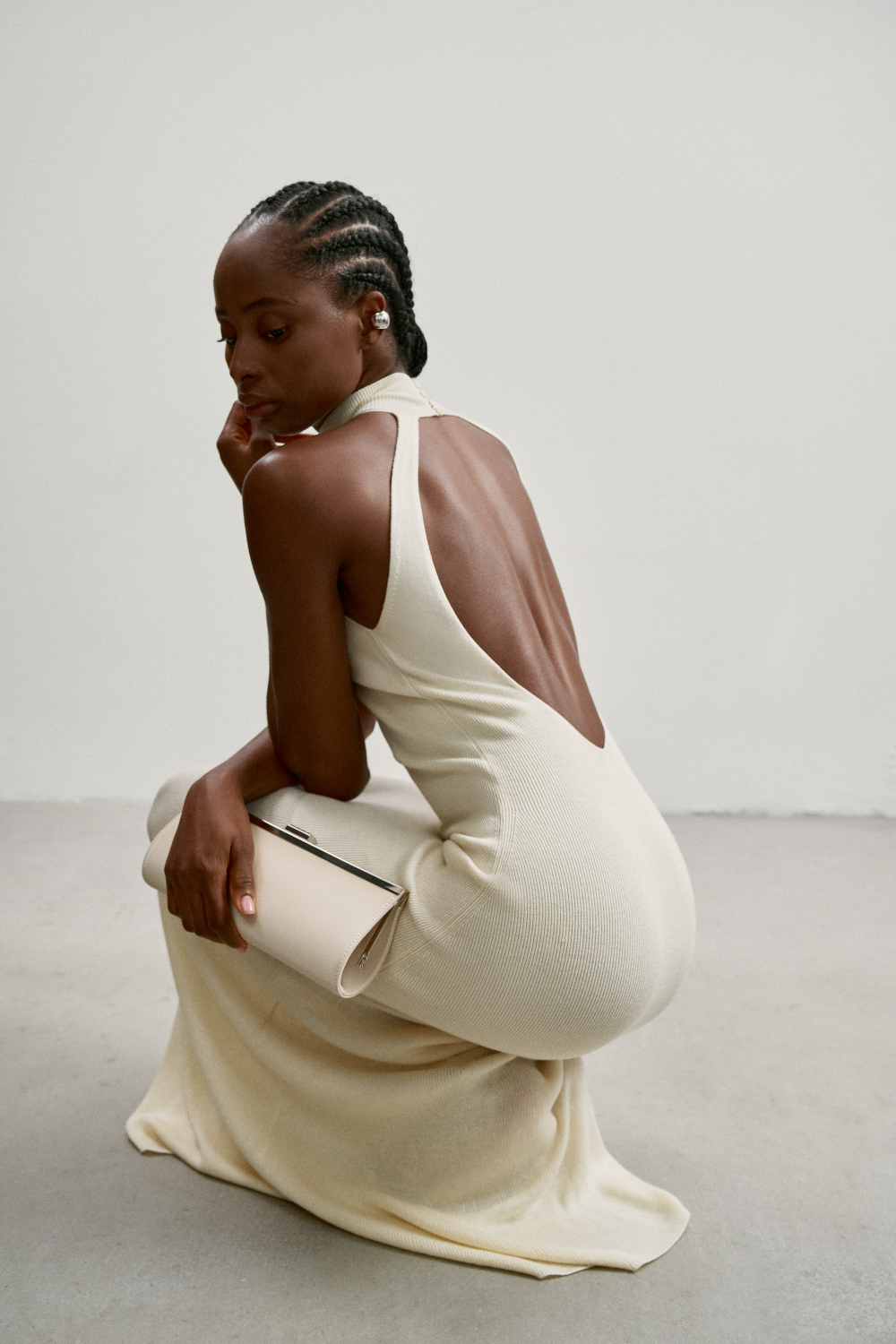 Платье ESSENTIAL с открытой спиной, молочный