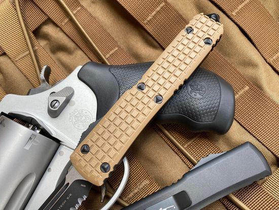 Автоматический нож Microtech MT_121-2FRGTTAS Ultratech S/E, рук-ть алюм./бежев. G10 Frag Patter, клинок 1/2 серрей