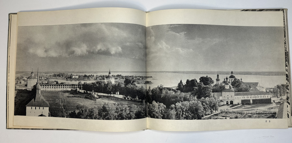 Памятники  древнерусского  зодчества Кирилло-Белозерский монастырь.  М.В. Дмитриенко, альбом 1969г.