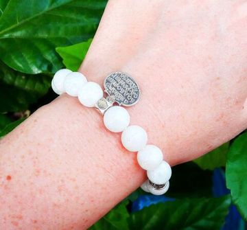 Браслет из натуральных камней с молитвой "Живый в помощи..."