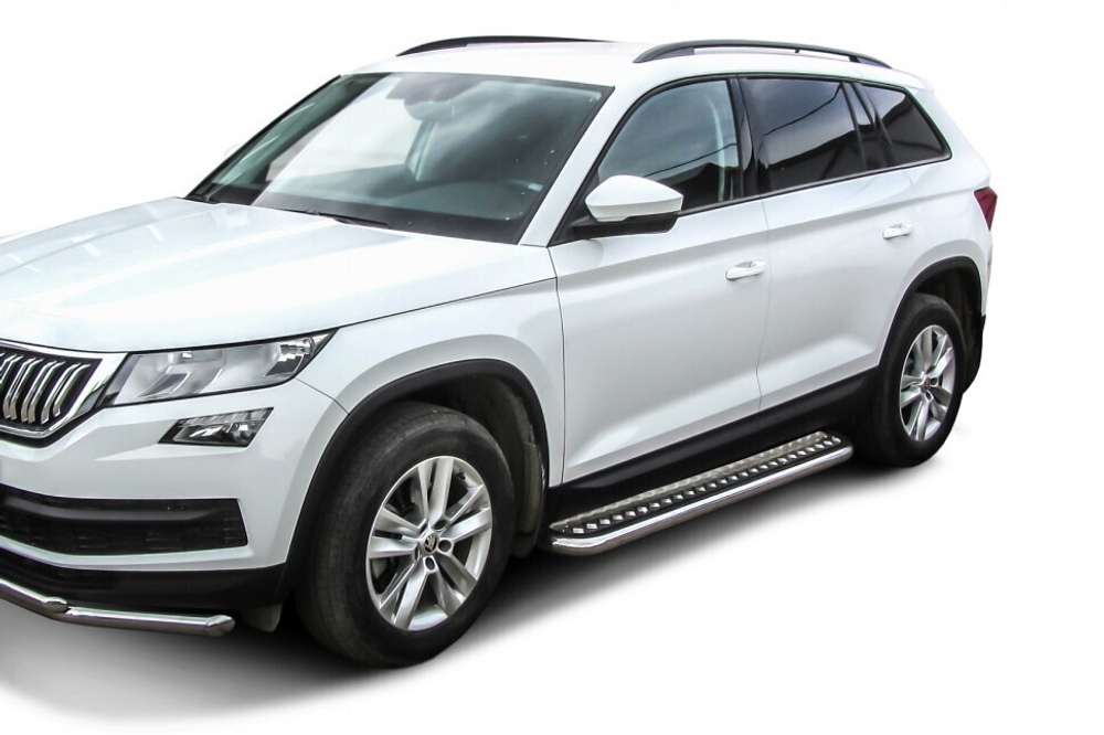 Пороги из нержавейки Skoda Kodiaq (2016-2021) d57 с алюминиевым листом