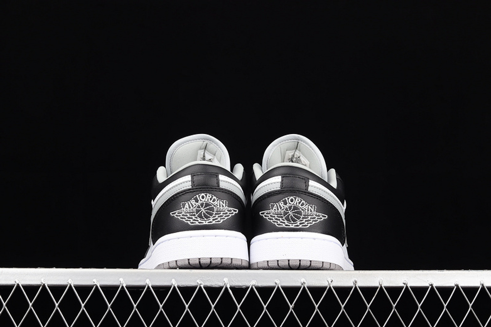 AIR JORDAN 1 LOW BLACK/BLACK/LIGHT SMOKE GREY/WHITE