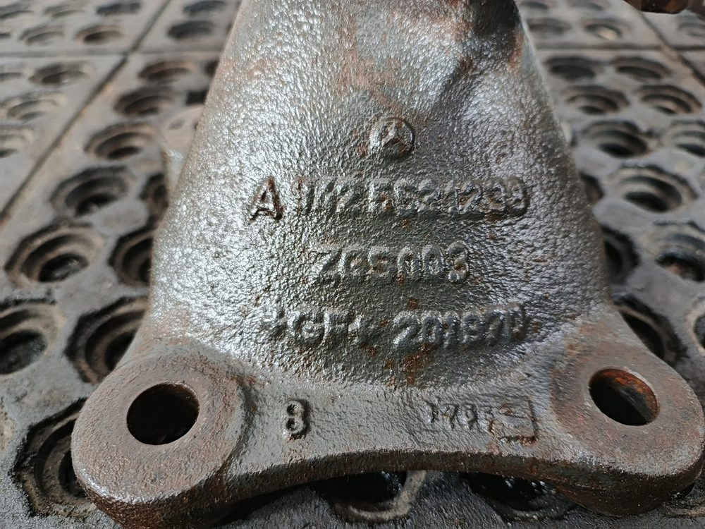 Цилиндр подъёма кабины левый