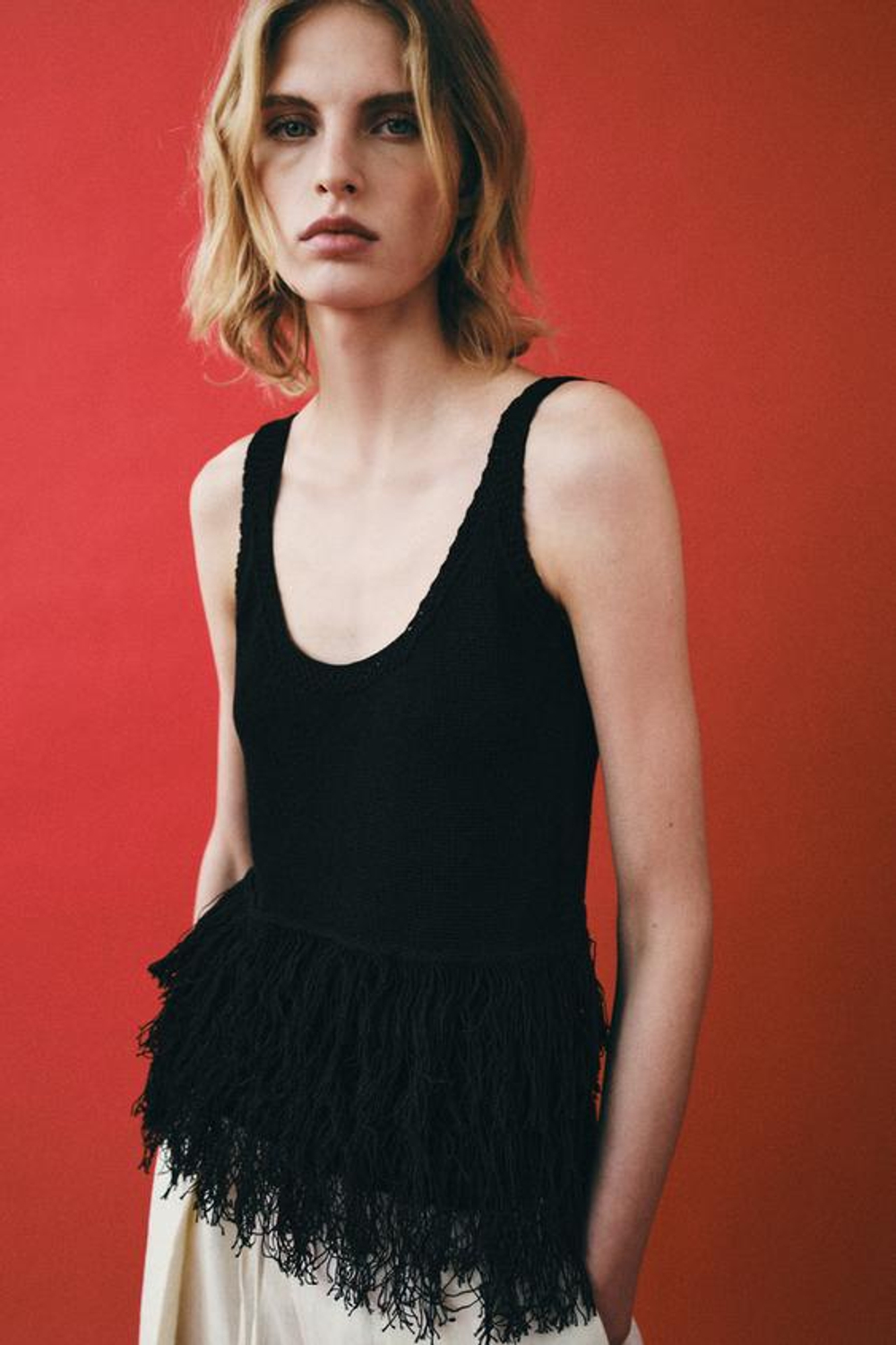 ZARA ТРИКОТАЖНЫЙ ТОП С БАХРОМОЙ, ЧЕРНЫЙ