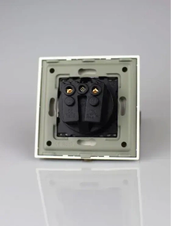 Розетки белые с заземлением и защитными шторками от детей, евророзетки