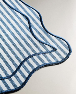 ZARA HOME ПОДСТАВКА ПОД СТОЛОВЫЕ ПРИБОРЫ В ПОЛОСКУ С ВОЛНИСТЫМ КРАЕМ, СИНИЙ