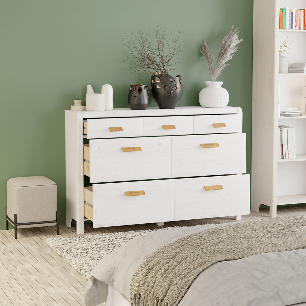 Комод белый 7 ящиков Мадейра из массива сосны на ножках, 131х39х100 см