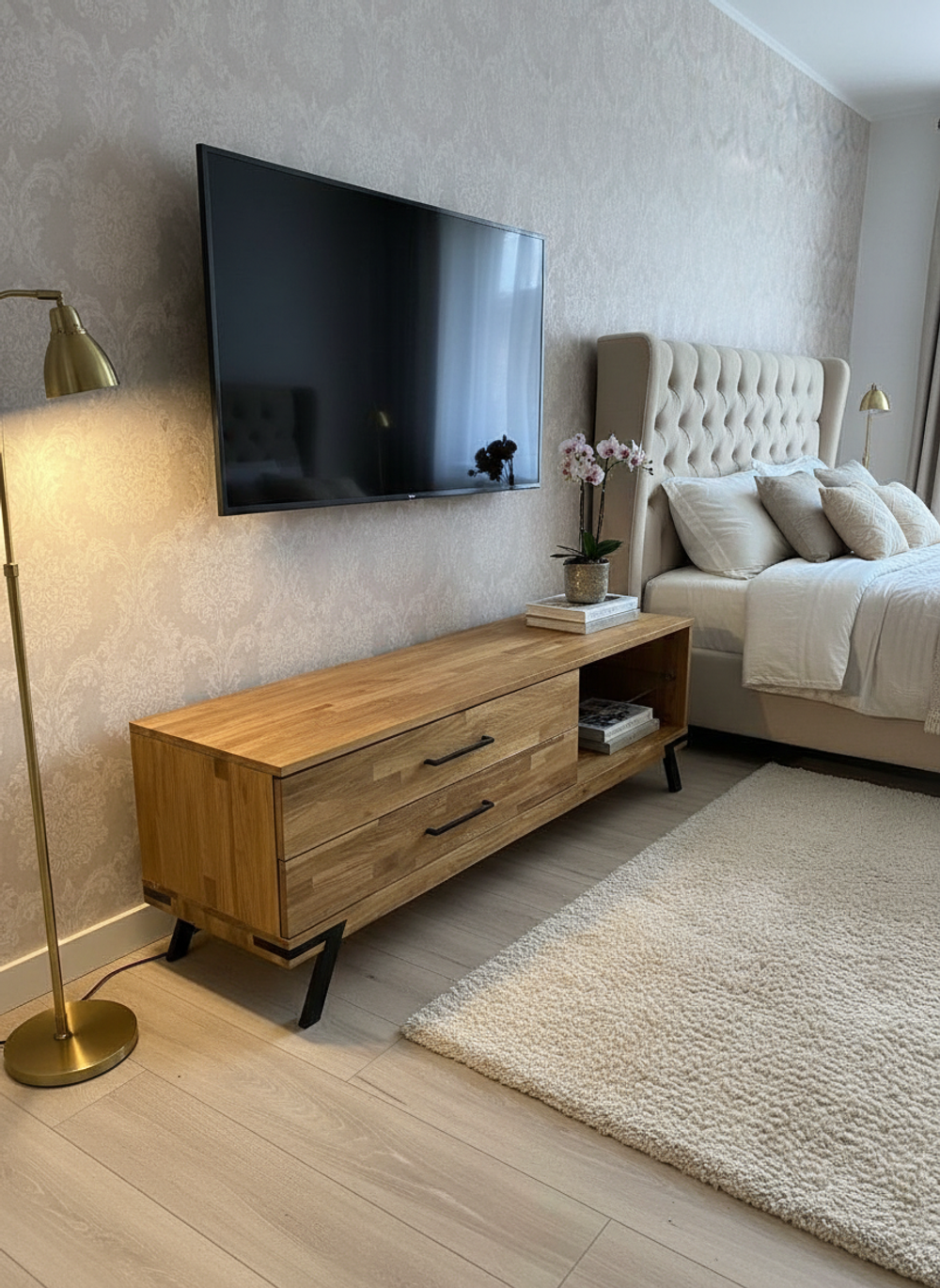 Тумба под телевизор Флеверс, 2 ящ из массива дуба с металлом