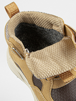 1Кроссовки утепленные