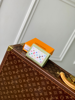 Louis Vuitton Clea Wallet