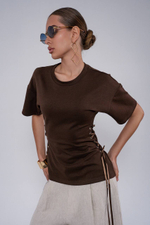 Футболка с корсетной шнуровкой по бокам