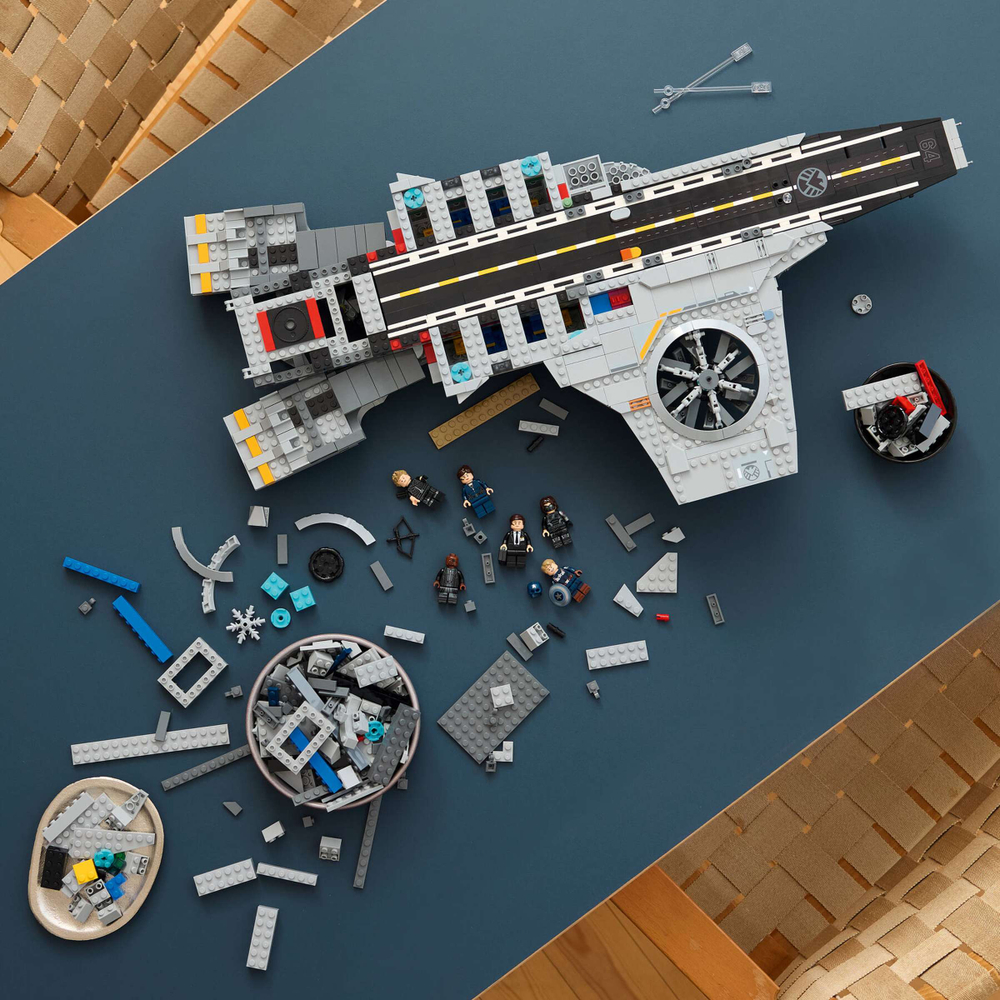 Конструктор LEGO Marvel 76354 S.H.I.E.L.D. Helicarrier