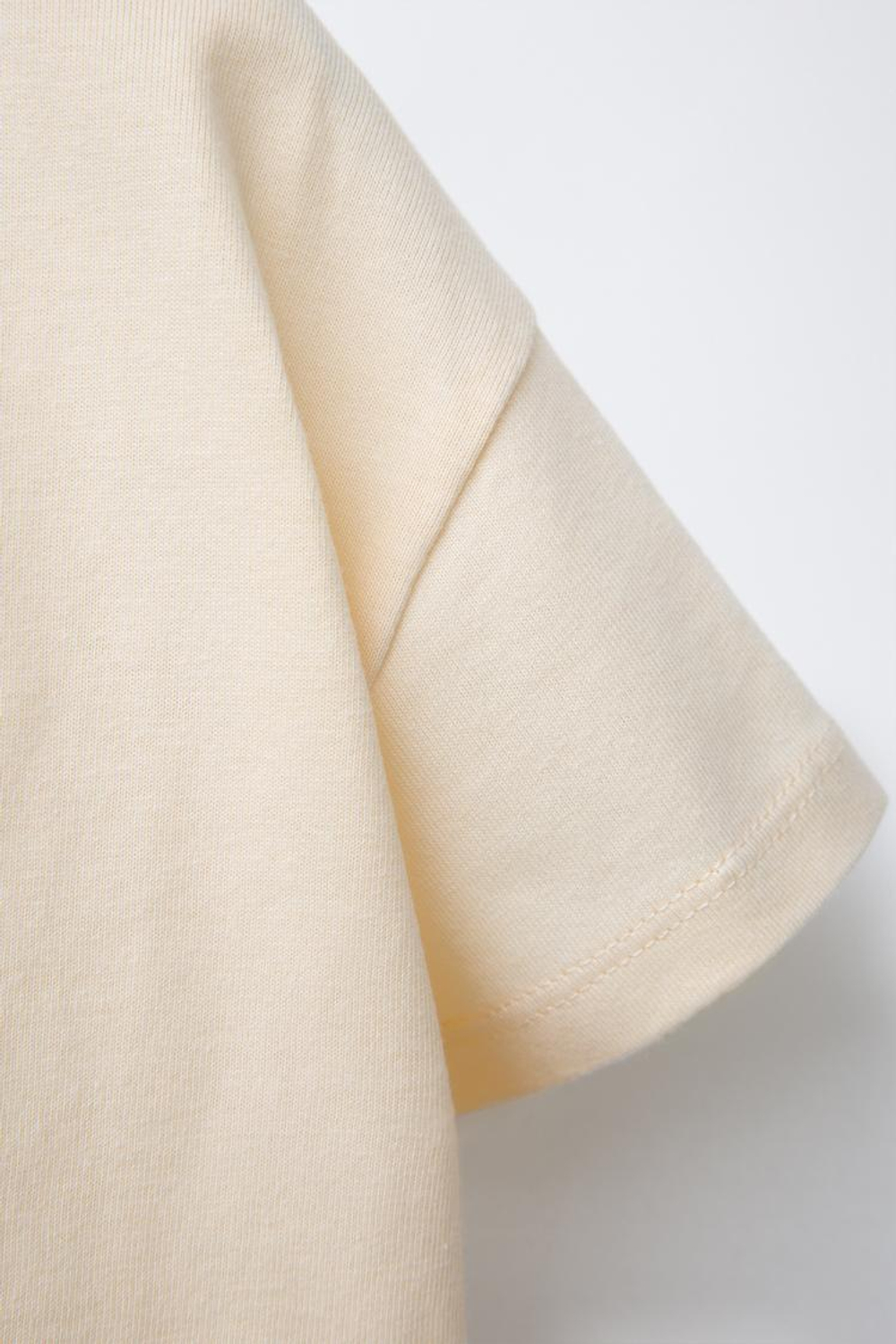 ZARA ФУТБОЛКА С МАХРОВОЙ НАШИВКОЙ, ВАНИЛЬНЫЙ