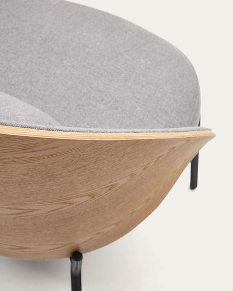 Кресло Eamy светло-серое с натуральной отделкой