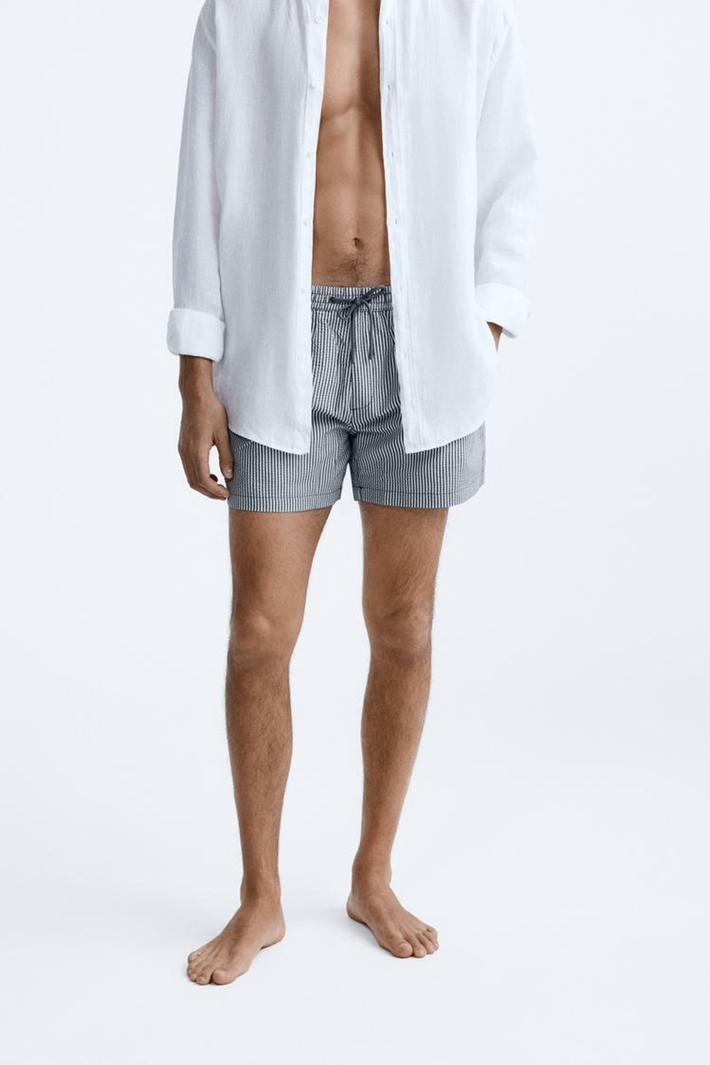 ZARA ПЛАВКИ ИЗ ЖАТОЙ ТКАНИ В МЕЛКУЮ ПОЛОСКУ, СЕРО-СИНИЙ