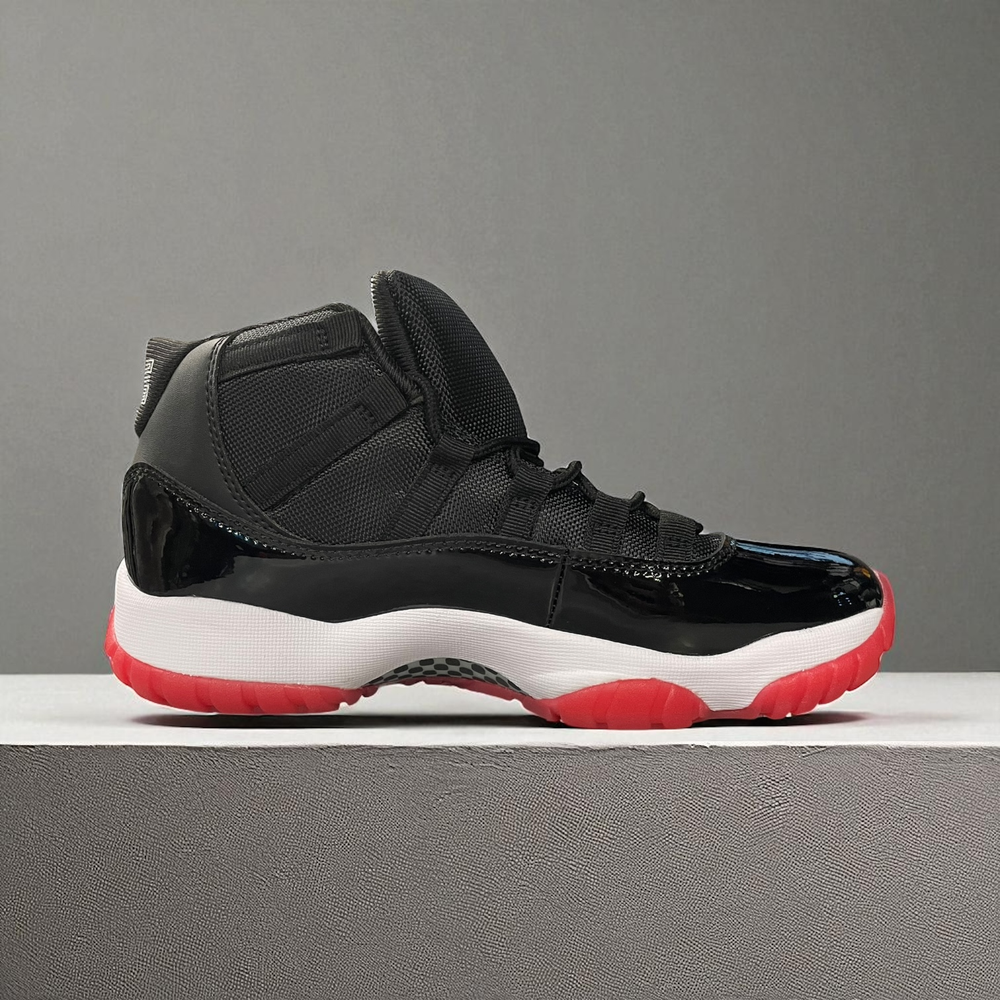 Nike Air Jordan 11 • Retro Bred