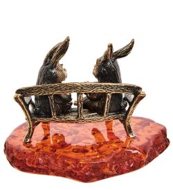 Народные промыслы AM-2727 Фигурка «Зайчцы счастливая семья» (латунь, янтарь)