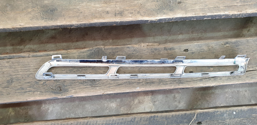 Молдинг решетки радиатора Mercedes GL GLS (X166) 15-19 Б/У Оригинал A1668881885