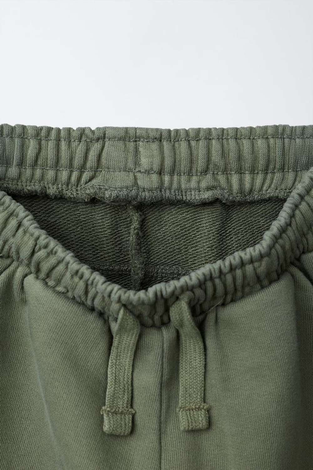 ZARA БРЮКИ ПРЯМОГО КРОЯ ИЗ МЯГКОЙ ТКАНИ С ЛОГОТИПОМ, ХАКИ