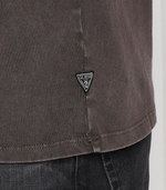 футболка riot tour GUESS - графитовый (M3RI40 KBDL0)