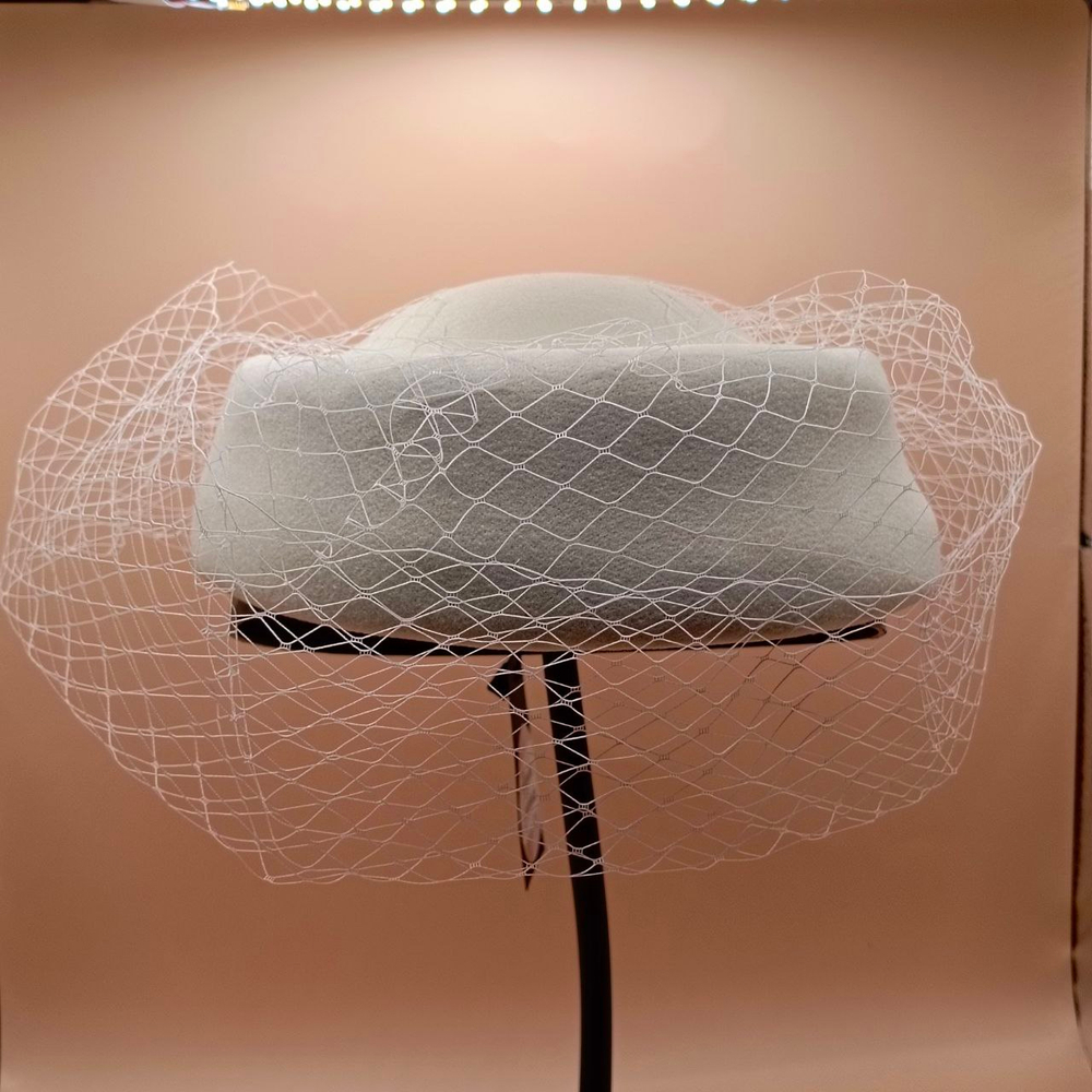 ФЕТРОВАЯ ТАБЛЕТКА С ВУАЛЬЮ.