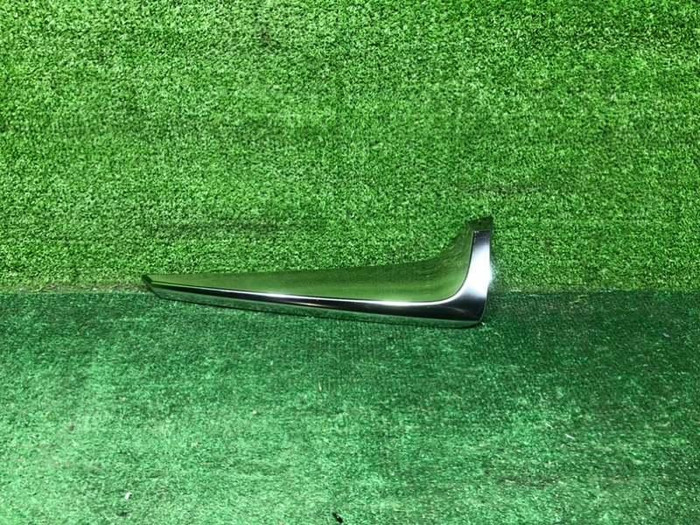 Накладка фонаря правая Lexus LX 3 (2015-2023)