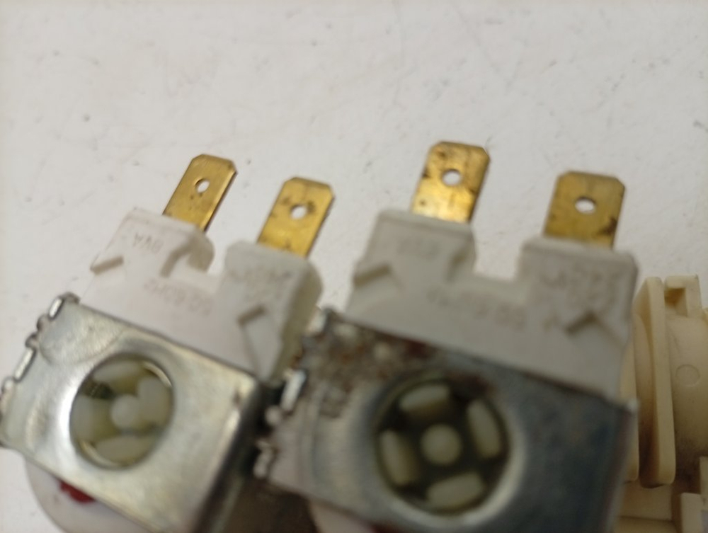 45У82 кт70 Клапан подачи воды для стиральной машины Атлант 21509 б/у