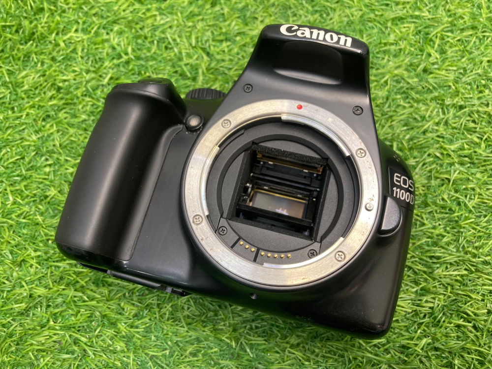 Canon 1100D kit 18-55mm 3.5-5.6 III 35.000 кадров