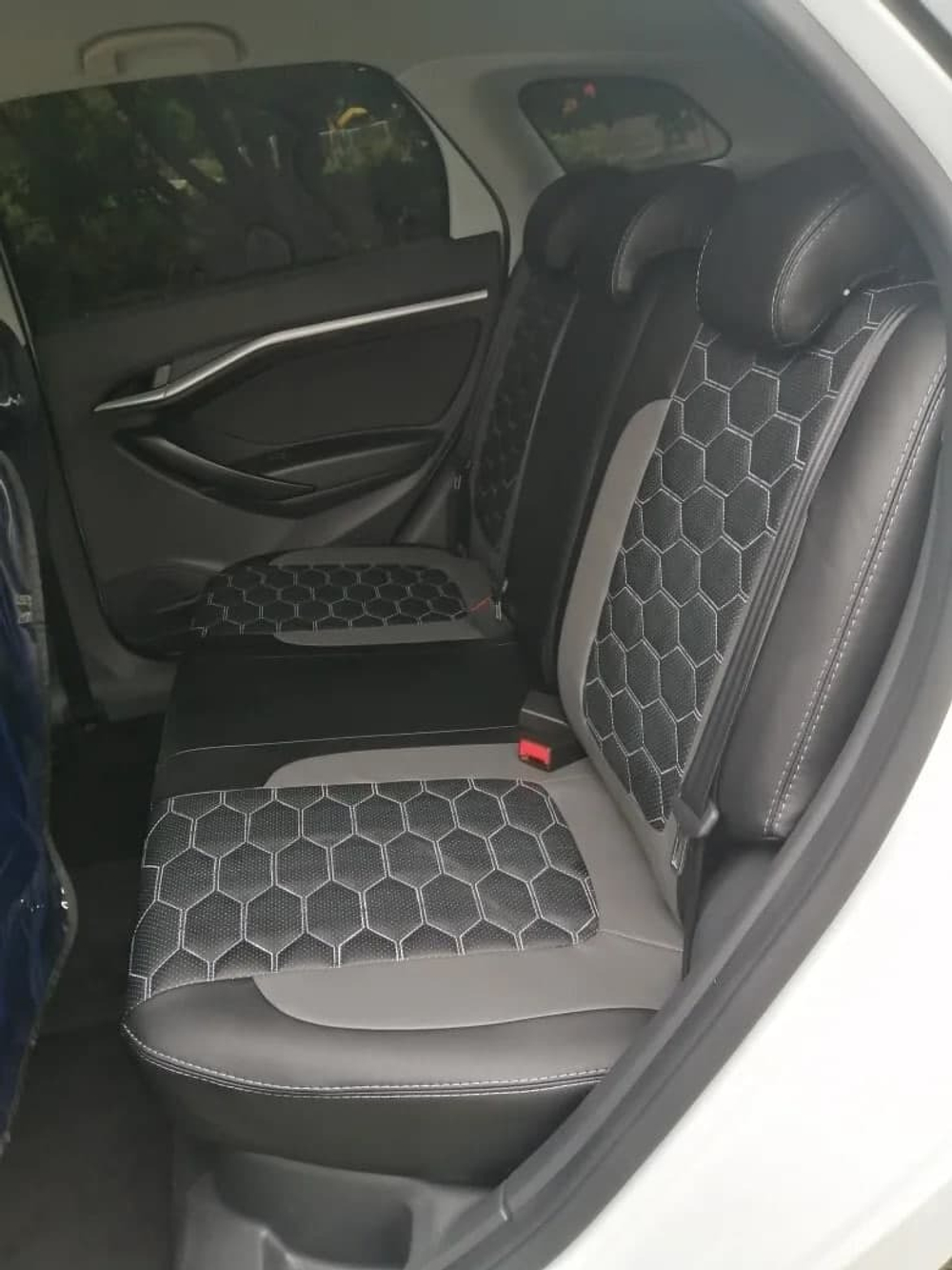 Чехлы Lada Vesta 3D (Модель Соты №2)