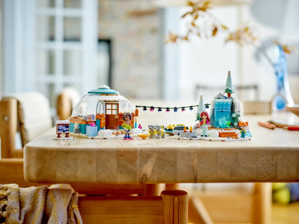 Конструктор LEGO Friends 41760 Праздничное приключение в Иглу