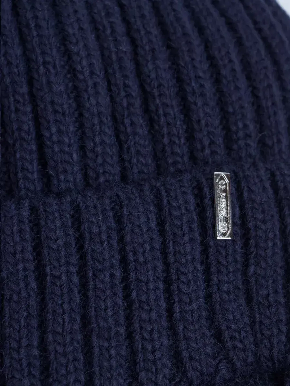 Шапка для мальчика с козырьком на осень