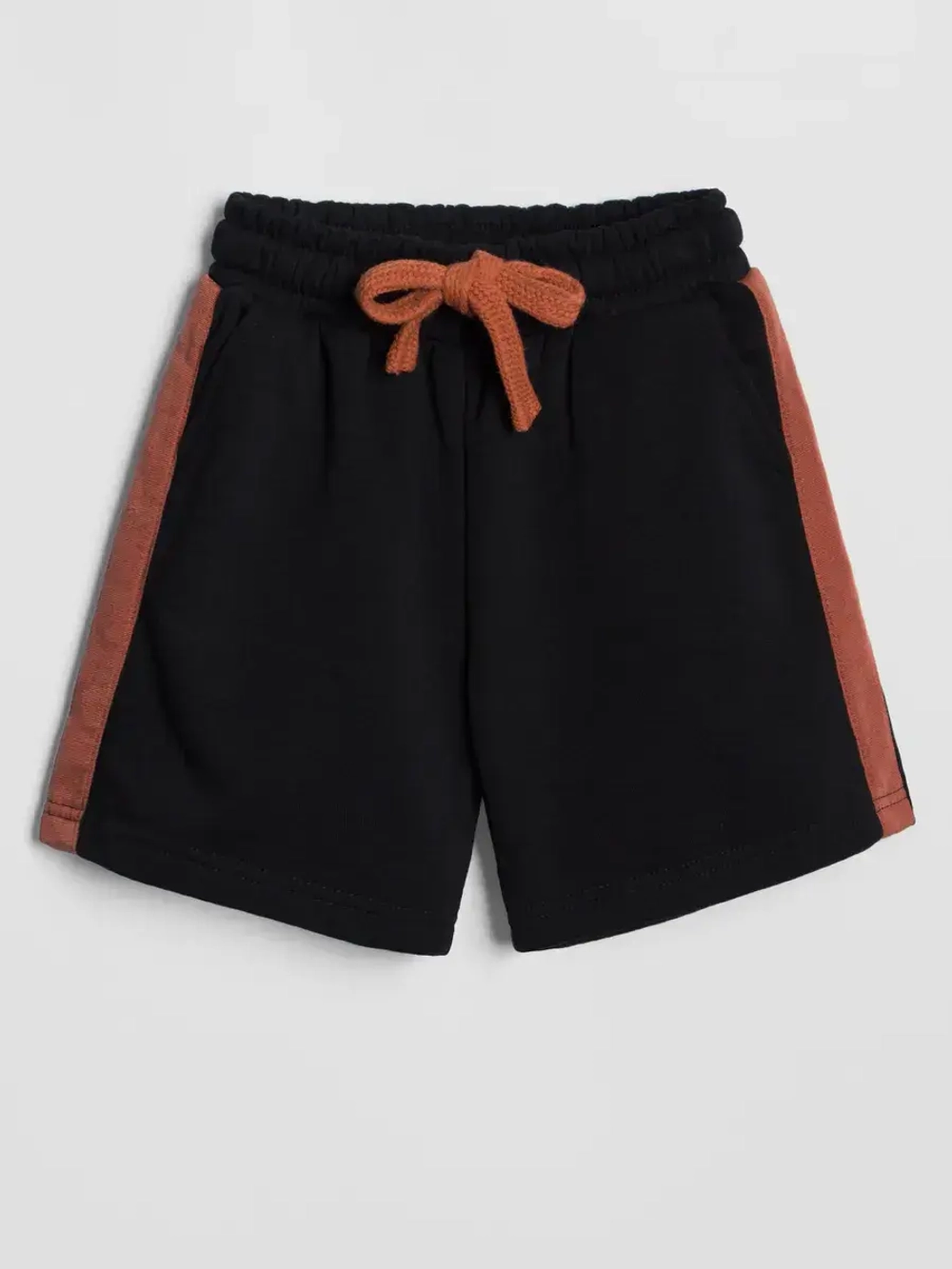 Спортивные шорты для мальчика на лето