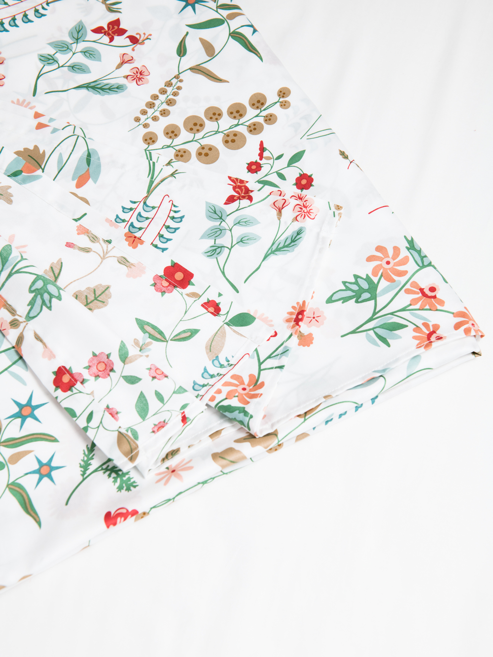 ODA Простыня стандартная, сатин цветочный орнамент