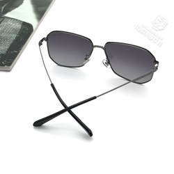 Солнечные очки Prada