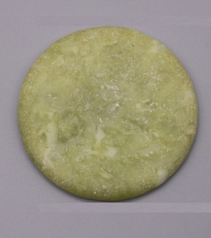 Нефритовый камень зеленый 4 см