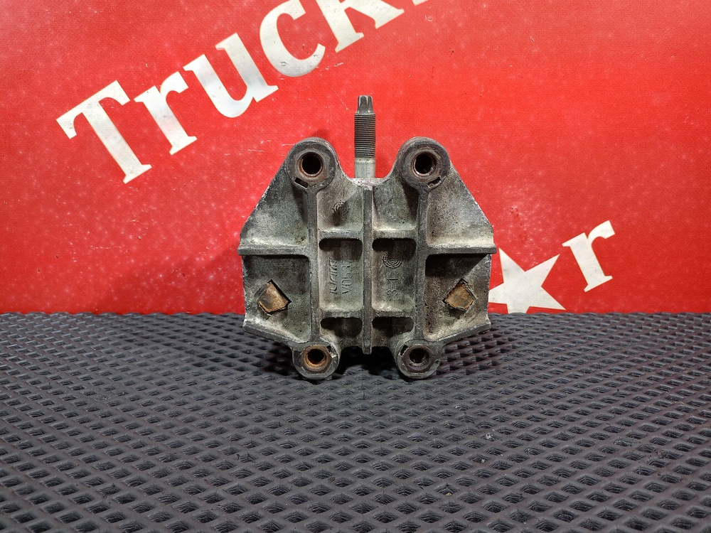 Подушка двигателя передняя