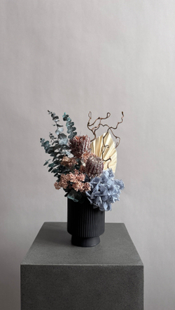 Композиция в кашпо Корилус