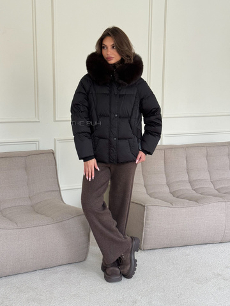 Короткий черный пуховик с мехом лисы