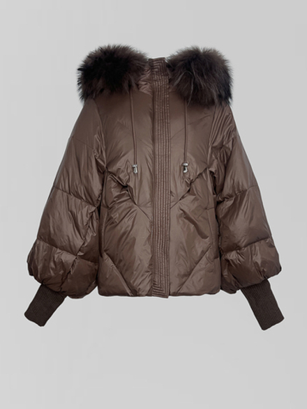 Куртка однотонная на молнии с объемными рукавами и мехом на капюшоне