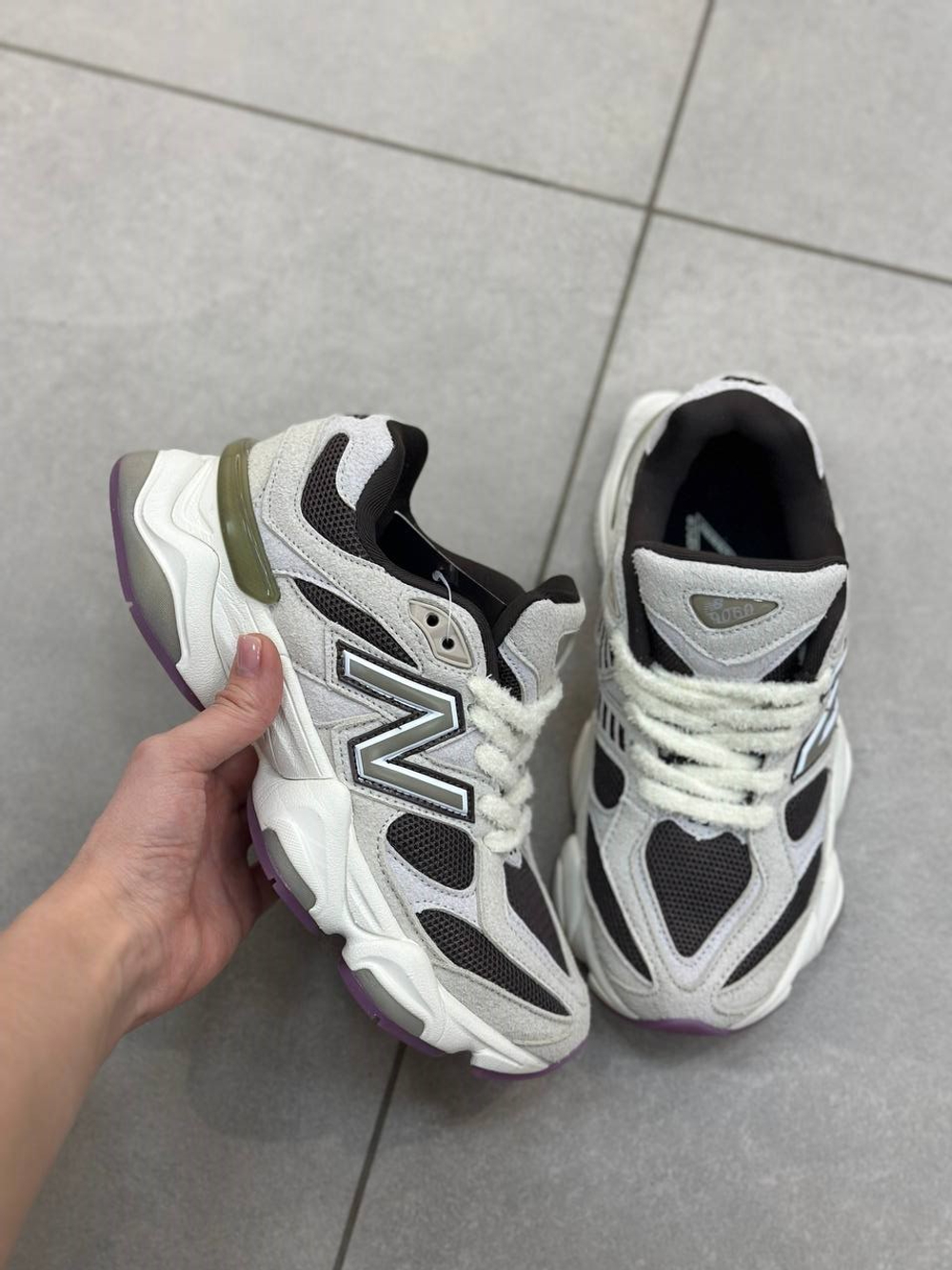 Кроссовки из натуральной замши