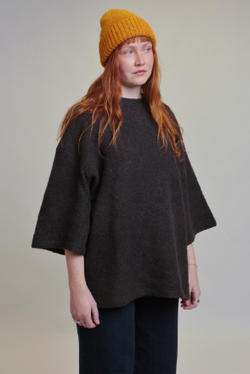 Шапка из шерсти оранжевая